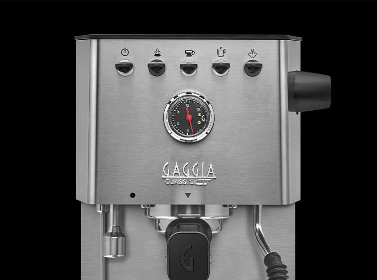Voorkant van de Gaggia Classic GT met vijf schakelaars